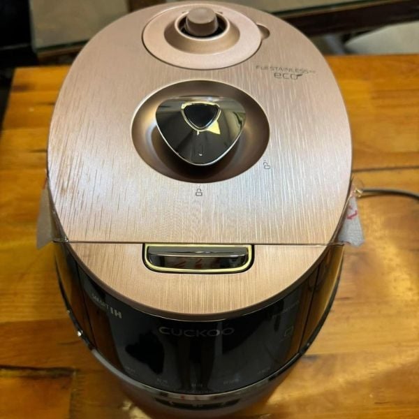 Nồi cơm điện cao tần Cuckoo CRP FHS0610FG 1.08L màu hồng