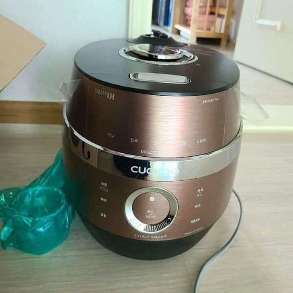 Nồi cơm điện cao tần Cuckoo JHR0660FBM 1,08L màu vàng đồng