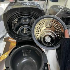  Nồi cơm điện cao tần Cuckoo CRP JHR0660FBM 1.08L vàng đồng 