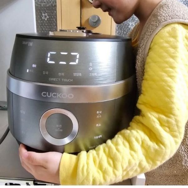 Nồi cơm điện cao tần Cuckoo JHP0610FG 1.08L màu ánh xanh