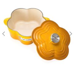  Nồi gang Le Creuset Honey hình hoa 20cm 