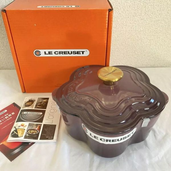 Nồi gang Le Creuset Honey hình hoa 20cm