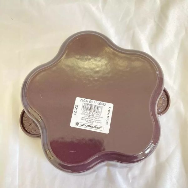 Nồi gang Le Creuset Honey hình hoa 20cm