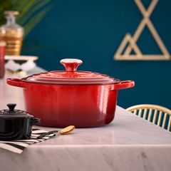  Nồi gang tròn Le Creuset Signature 22cm đỏ 3.3L 0677 