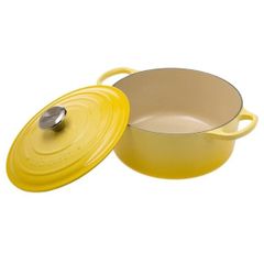  Nồi gang tròn Le Creuset Signature 24cm/ 4.2L màu vàng 
