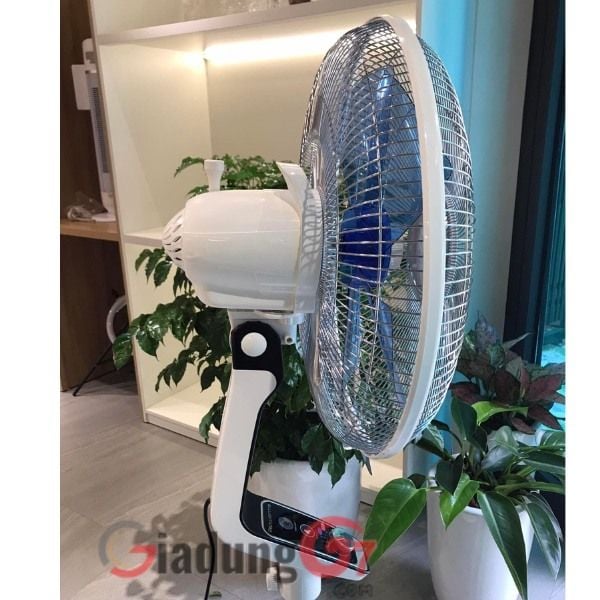 Quạt cây Rowenta VU5640 với 5 tốc độ gió, hoạt động yên tĩnh, chống ồn
