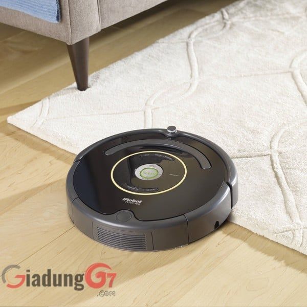 iRobot Roomba 650 Serie 6 Tự động điều chỉnh độ cao để phù hợp với mọi loại sàn nhà, bao gồm thảm, gạch, sàn gỗ, sàn nhựa và nhiều loại sàn khác.