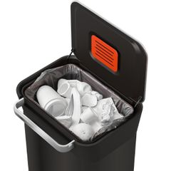  Thùng rác thông minh Joseph Joseph 30L (90L) Titan 30146 Đen carbon 