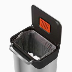  Thùng rác thông minh Joseph Joseph 30L (90L) Titan 30146 Đen carbon 