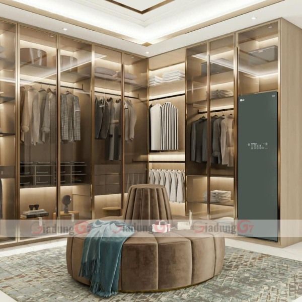 Một chiếc tủ giặt khô LG styler đã được trao, lắp đặt cho chủ nhân cẩn thận để chăm sóc những bộ trang phục đẹp, đắt tiền tại nhà
