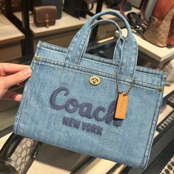 Túi xách Coach Cargo Denim Tote 26 unisex vải canvas
