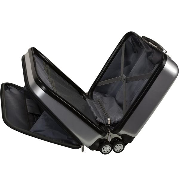Vali Rockland 17inch có 2 màu: đen/bạc để bạn lựa chọn