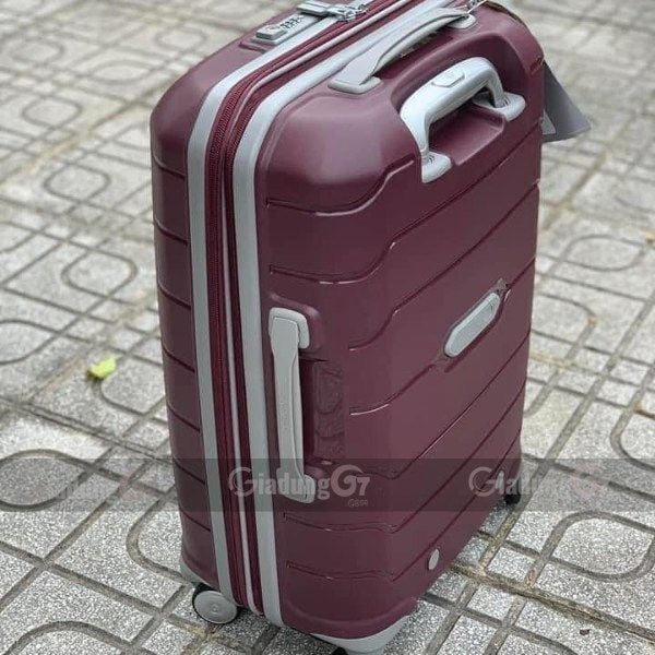 Vali Samsonite Freeform màu tím cực kỳ nhã nhặn, cá tính