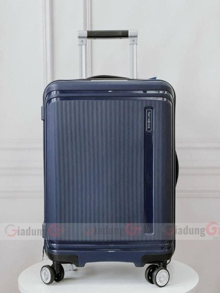 Mặt trước của Vali Samsonite Hartlan màu xanh