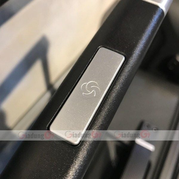 Nút nhấn của tay kéo Vali Samsonite Hartlan