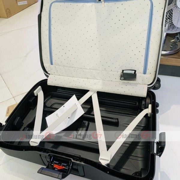Bên trong Vali Samsonite S'Cure Spinner màu đen