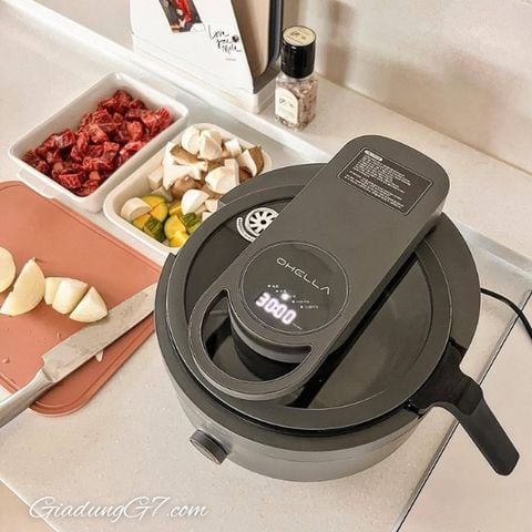 Porno sexy ona oglini jazolaydi