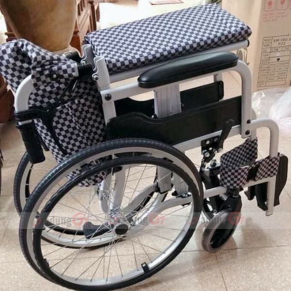 Xe lăn Karma Soma 105 với tựa lưng có thể gập lại và gập gọn hơn