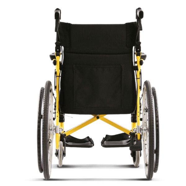 Xe lăn Karma Soma 215 là dòng xe lăn nhôm nhỏ gọn thiết kế dành cho người cao tuổi Á Châu có thân hình thấp bé sử dụng xe lăn hàng ngày mà không sợ vấp té.