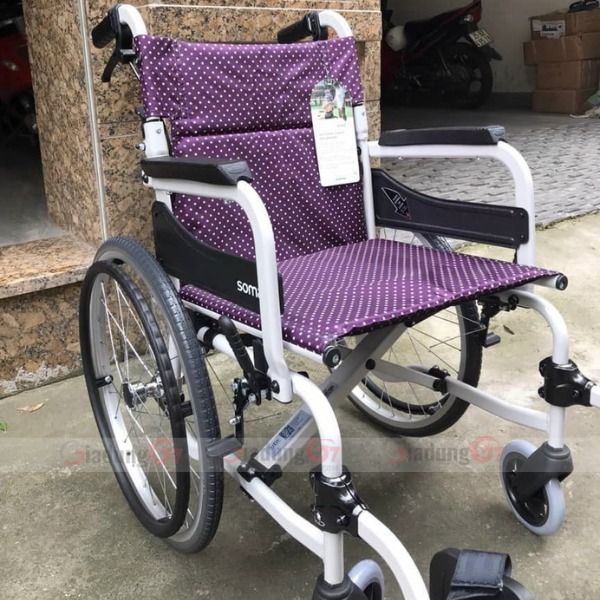 Xe lăn Karma Soma 215 có độ rộng toàn bộ xe sau khi mở chỉ 58 cm