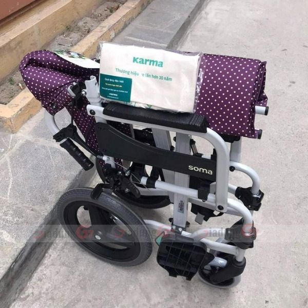 Xe lăn Karma Soma 215 chất liệu vải caro tím