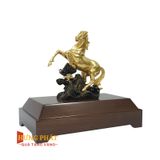 Ngựa Chiến Thắng Dát Vàng 24K