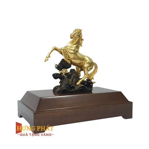 Ngựa Chiến Thắng Dát Vàng 24K