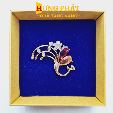 Cài áo công gắn đá đỏ