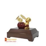Chú Tiểu Bên Chậu Sen Dát Vàng 24K
