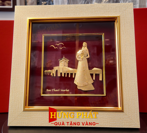 Cô Gái Chợ Bến Thành