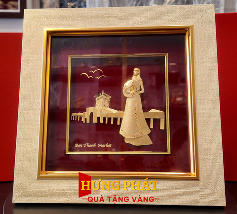 Cô Gái Chợ Bến Thành