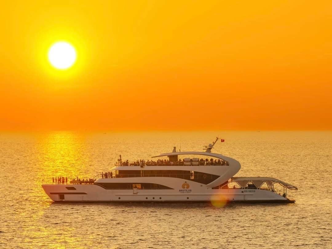 TOUR SUNSET CRUISE - TRẢI NGHIỆM ĐẲNG CẤP DU THUYỀN 5 SAO PHÚ QUỐC