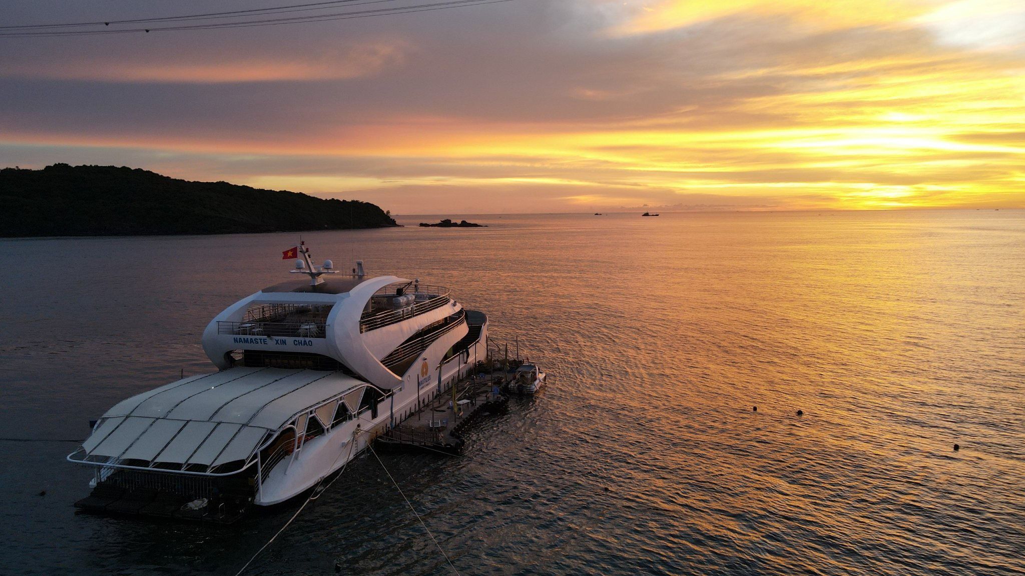 TOUR SUNSET CRUISE - TRẢI NGHIỆM ĐẲNG CẤP DU THUYỀN 5 SAO PHÚ QUỐC