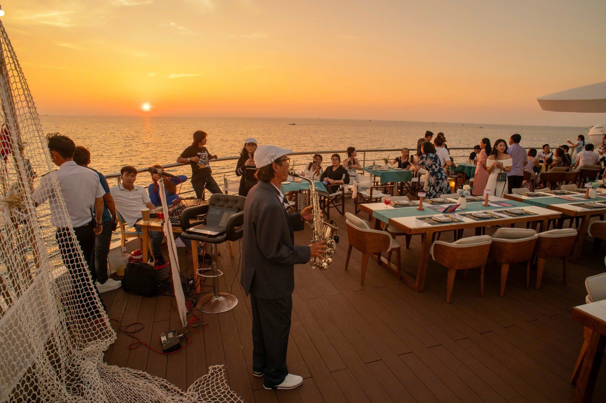TOUR SUNSET CRUISE - TRẢI NGHIỆM ĐẲNG CẤP DU THUYỀN 5 SAO PHÚ QUỐC