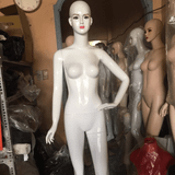  Manocanh nữ tay chống M16 