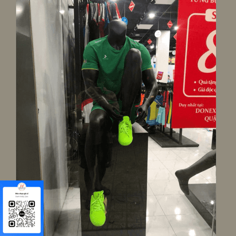  Manocanh Thể Thao Dáng Ngồi Mang Giày – Tư Thế Tự Nhiên, Thu Hút Mọi Ánh Nhìn 