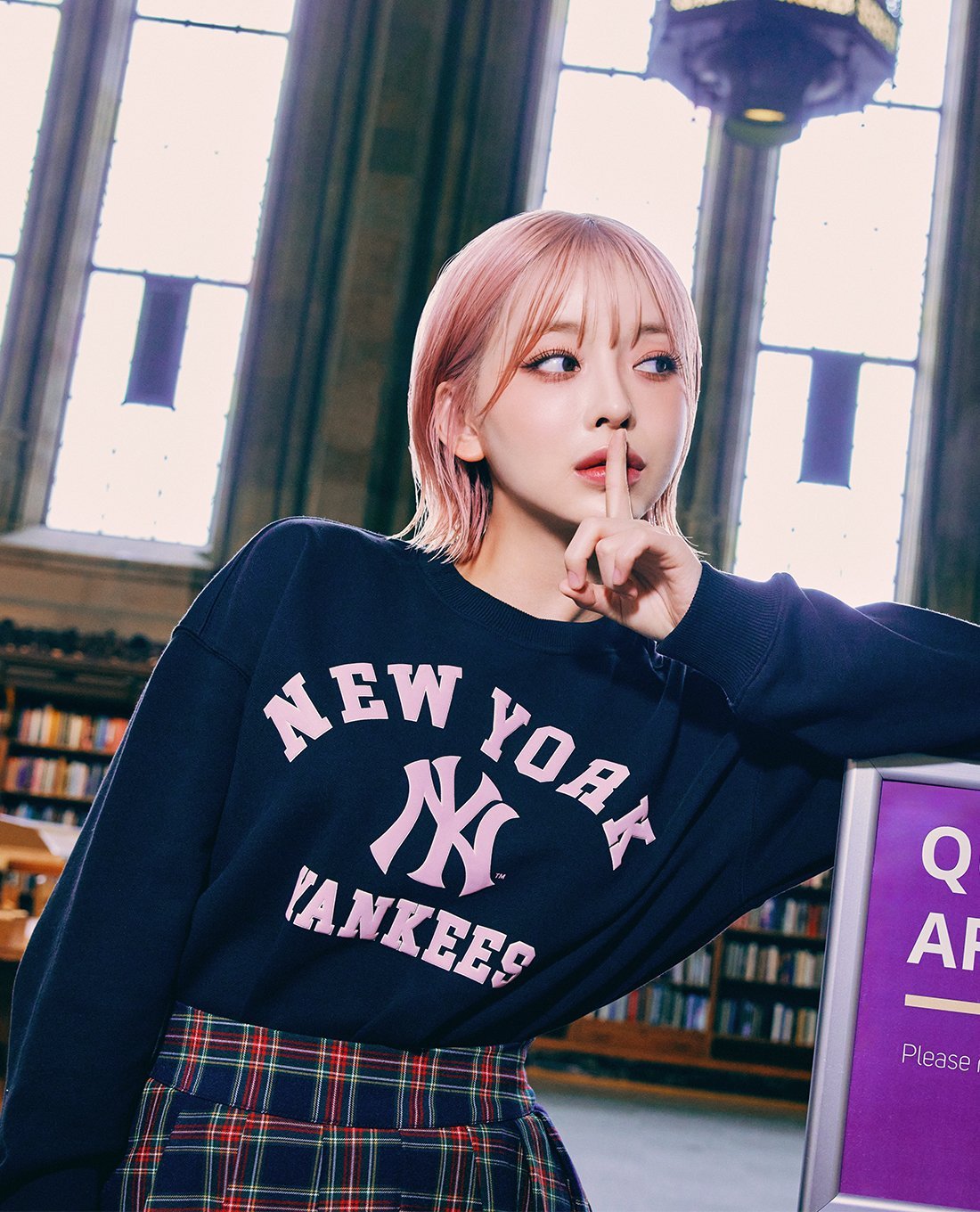 MLB - Áo sweatshirt nữ tay dài phom croptop Varsity