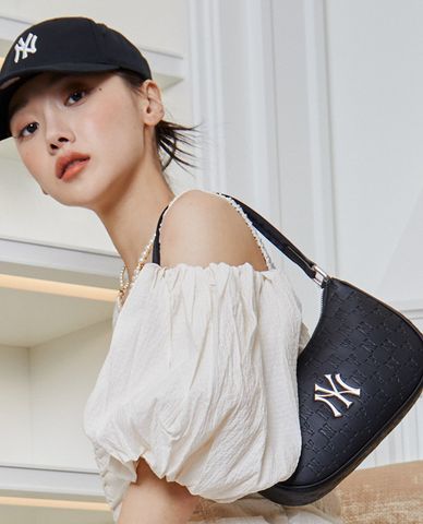  MLB - Túi đeo vai nữ chữ nhật Monogram Embo Hobo 