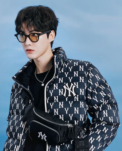  MLB - Túi đeo chéo cá tính Monogram Nylon 