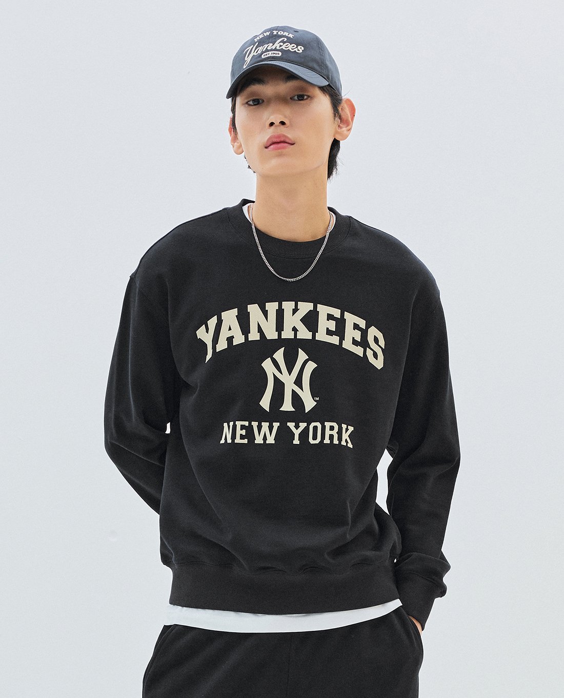 MLB - Áo sweatshirt unisex cổ tròn tay dài Varsity