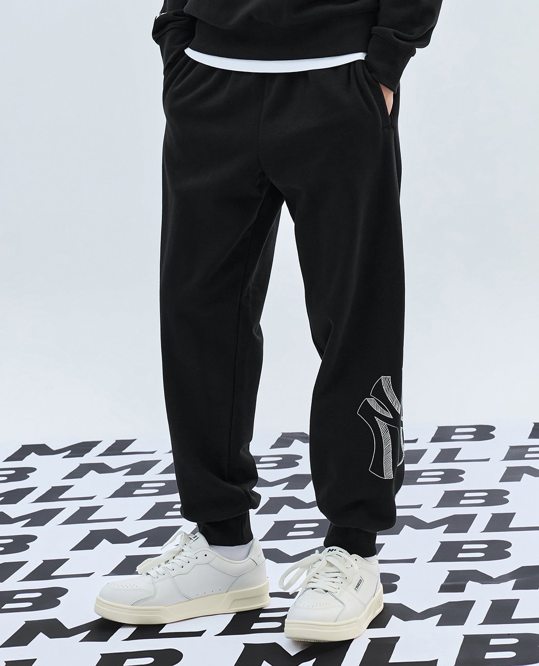 MLB - Quần jogger unisex Basic Mega Logo