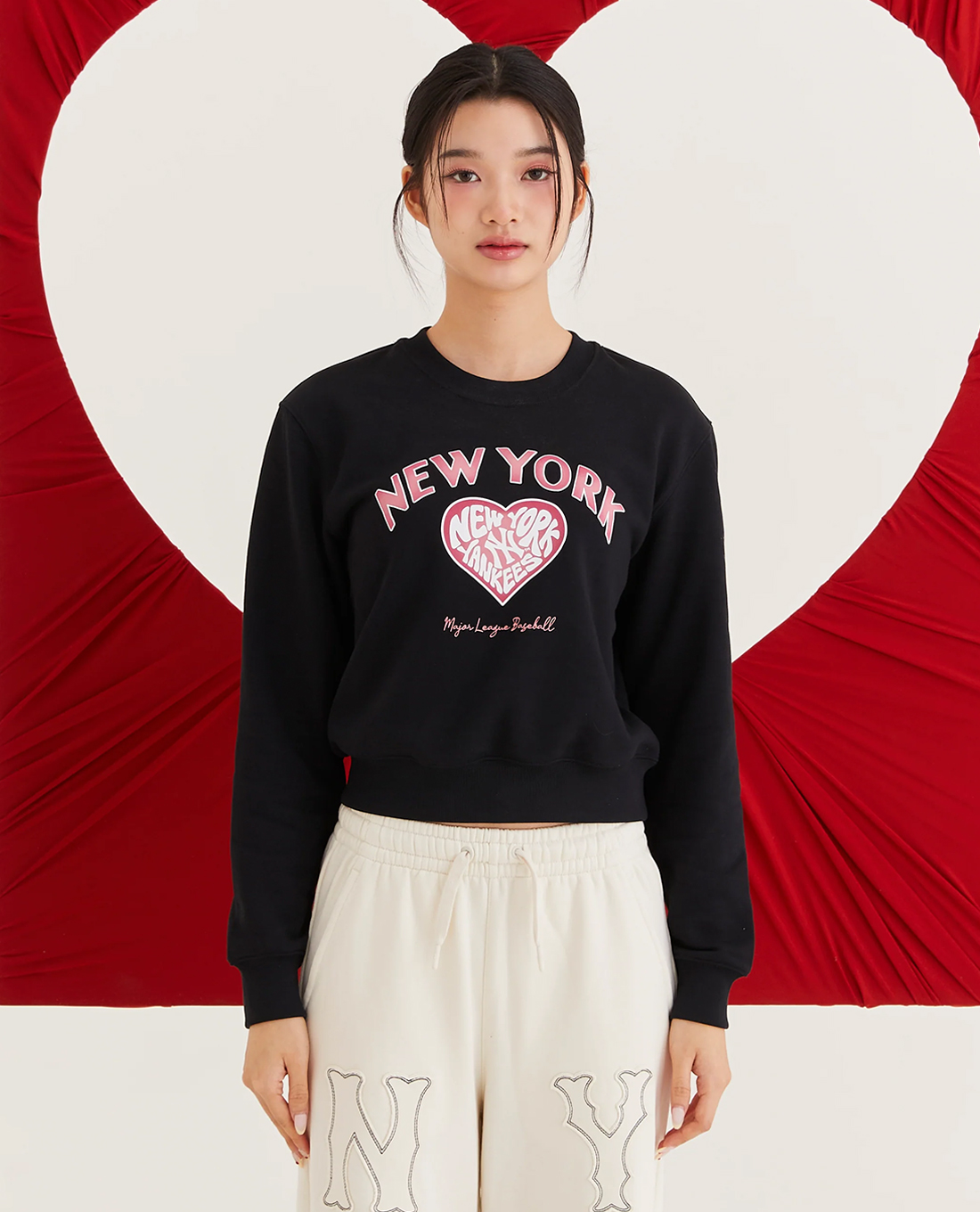 MLB - Áo sweatshirt nữ cổ tròn tay dài Heart