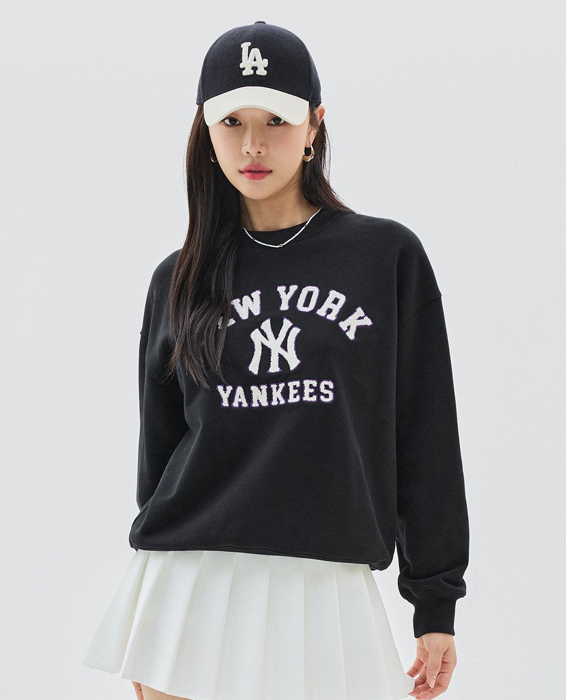 MLB - Áo sweatshirt nữ cổ tròn tay dài Varsity Over Fit