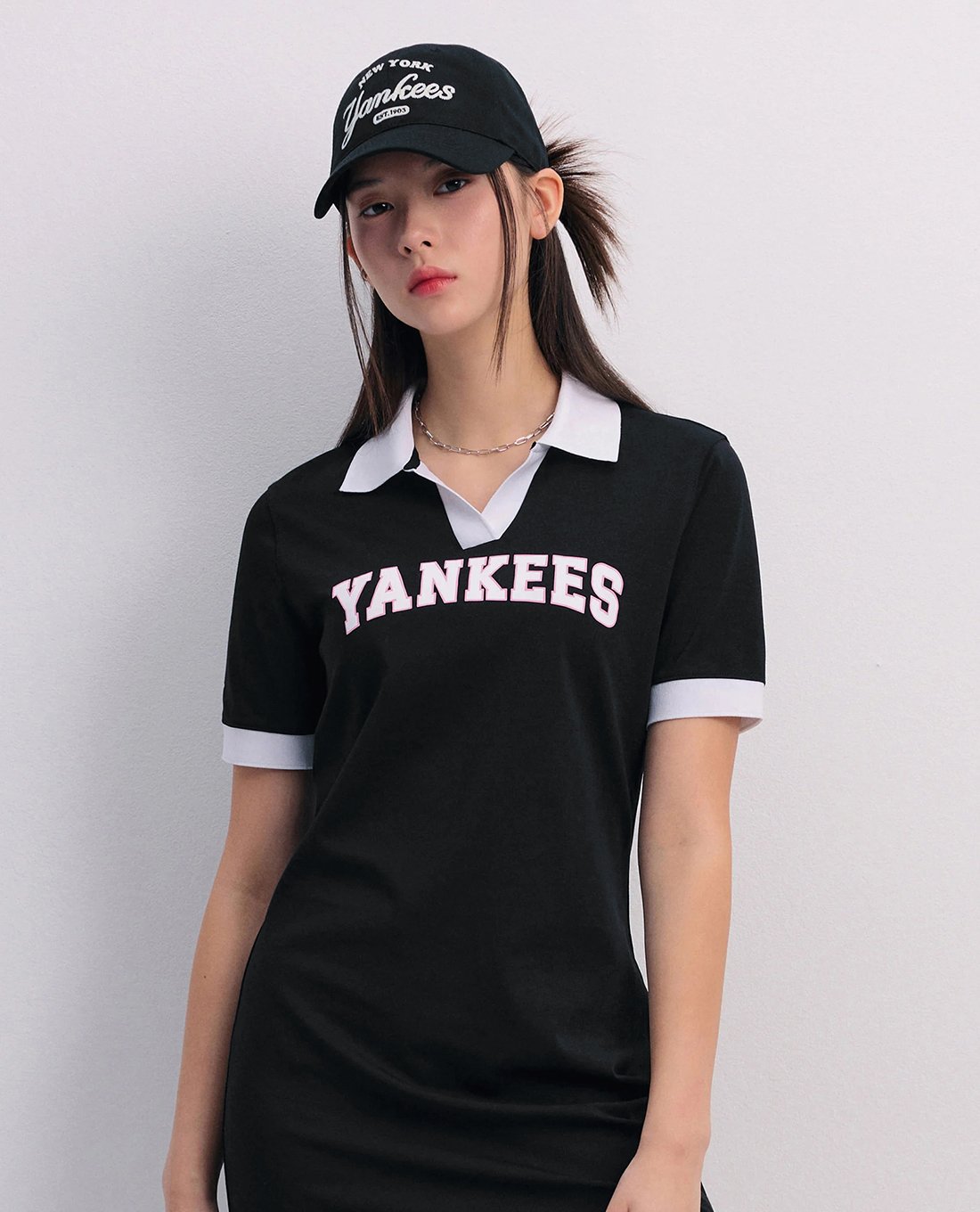 MLB - Đầm polo nữ cổ bẻ tay ngắn mini Varsity Lettering Piqué