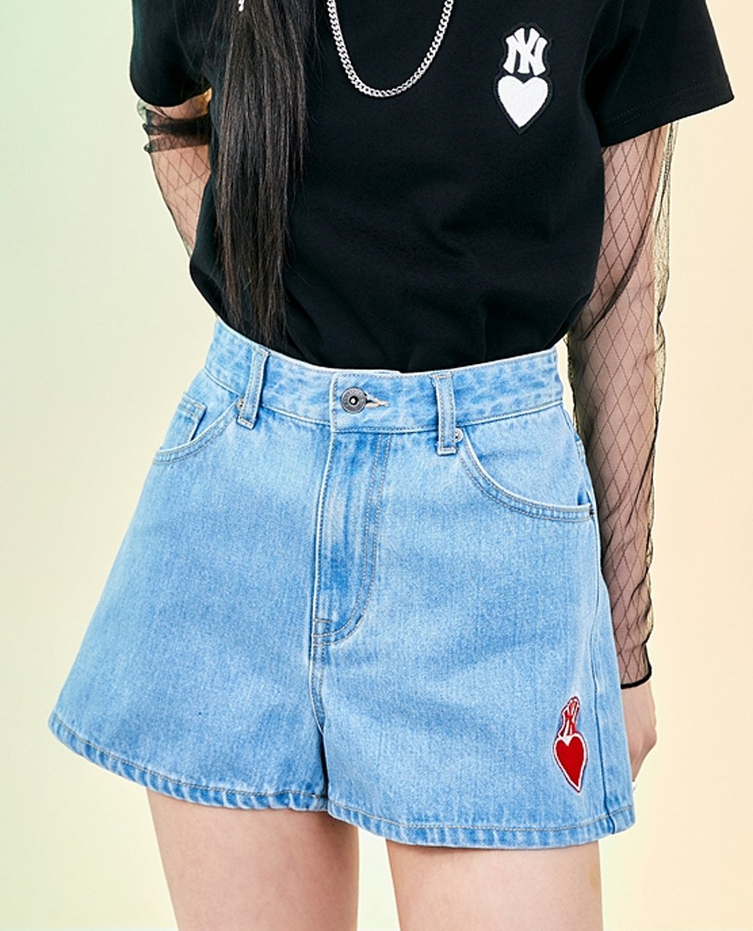 MLB - Quần shorts jeans nữ Heart