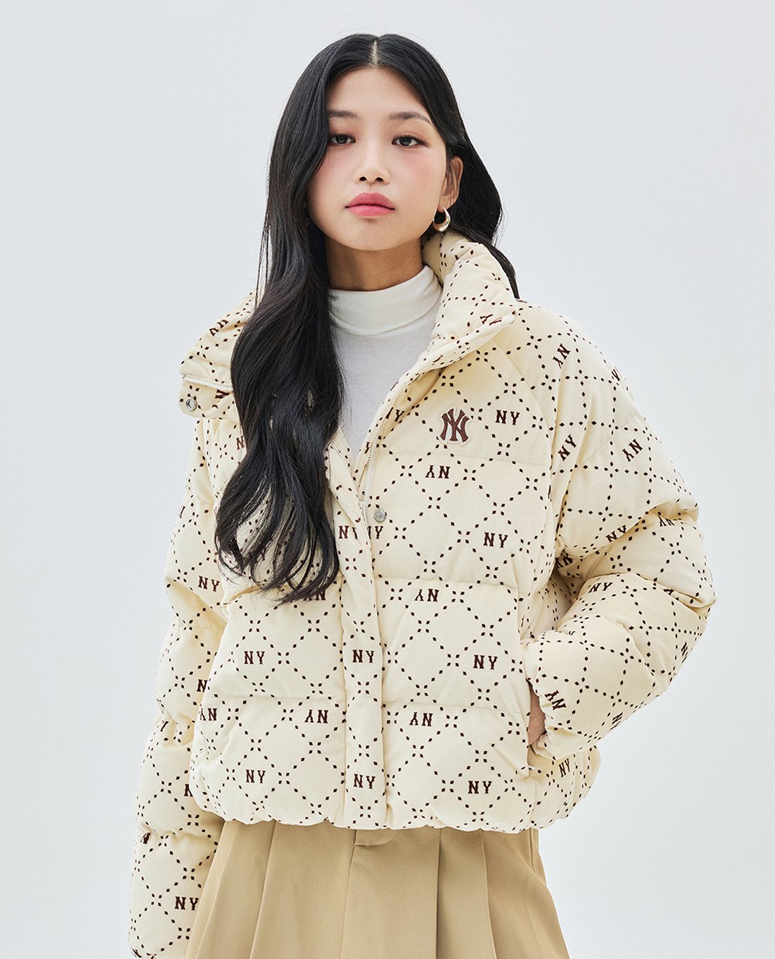 MLB - Áo khoác phao nữ cổ trụ Diamond Monogram Velvet