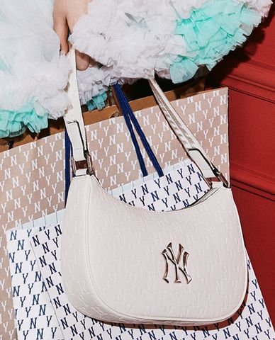  MLB - Túi đeo vai nữ chữ nhật Monogram Embo Hobo 