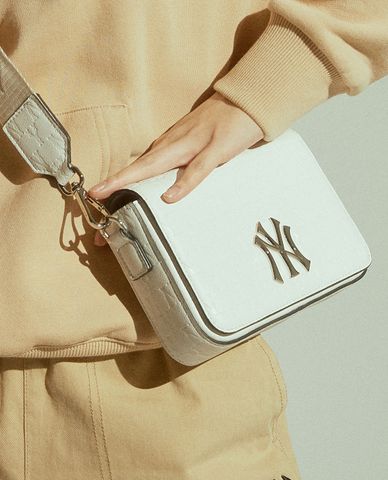  MLB - Túi đeo chéo chữ nhật Monogram 