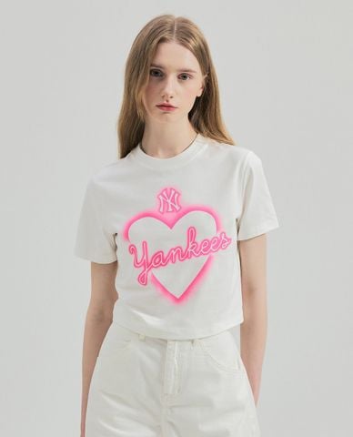  MLB - Áo croptop nữ cổ tròn tay ngắn Heart Medium Logo 