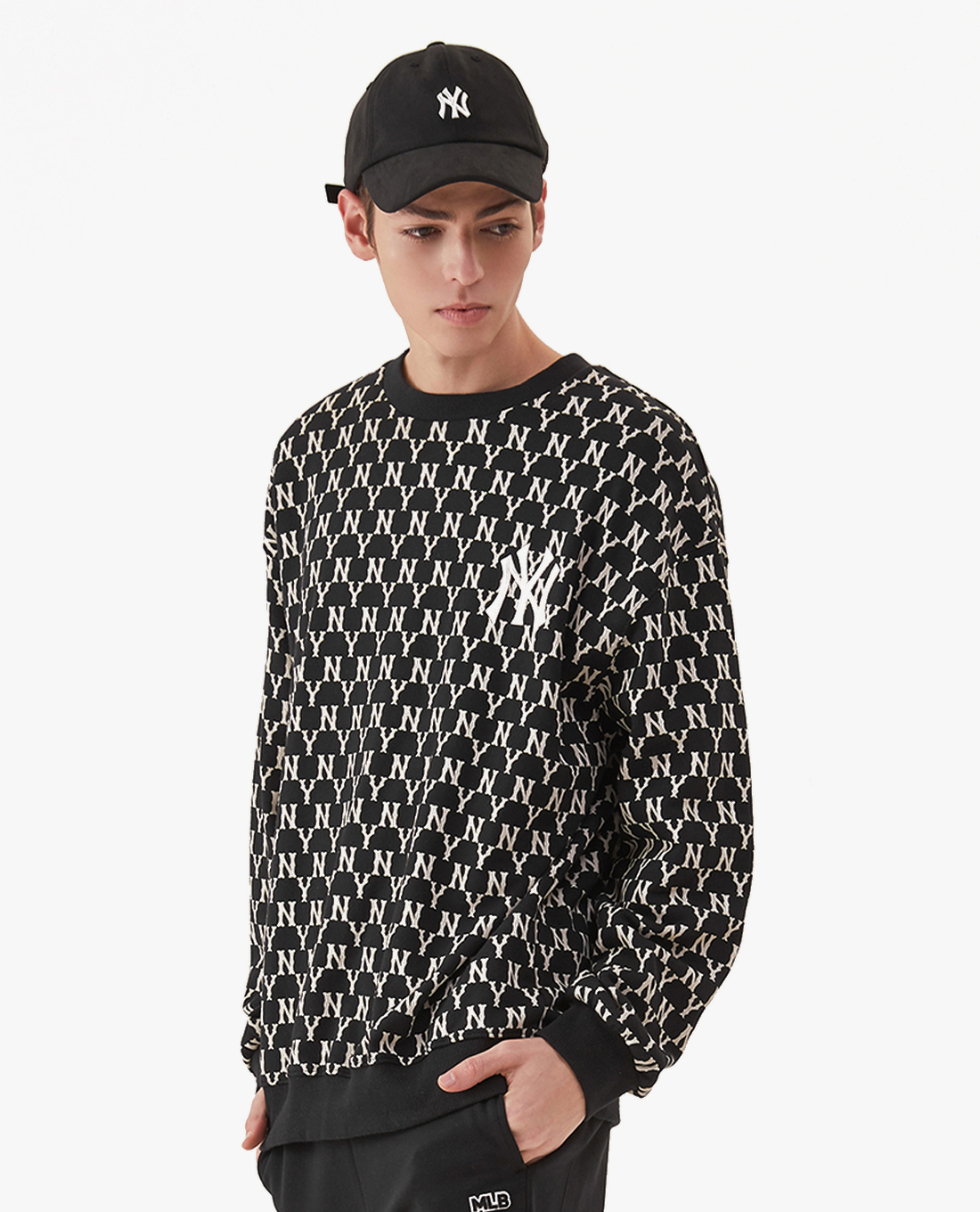 MLB - Áo sweatshirt tay dài Front Monogram Embroidery